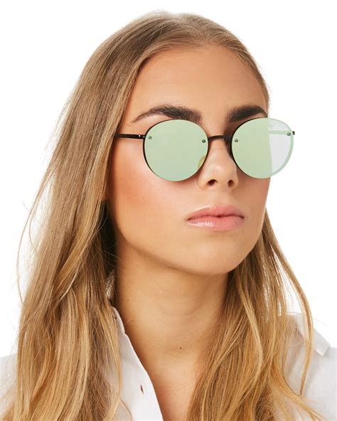 quay round women sunglasses.